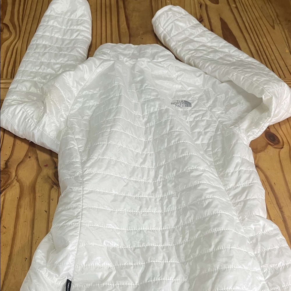 The North Face Women's White Packable Quilted Puffer Jacket - Picture 9 of 12